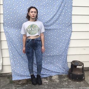 CROPPED ACID WASH SKINNIES